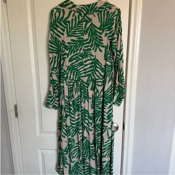 H&M Green Leaf Print Dress - Picture 2 of 3